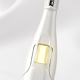 Detail light on the Smooth & Silky® Facial Pen Trimmer.