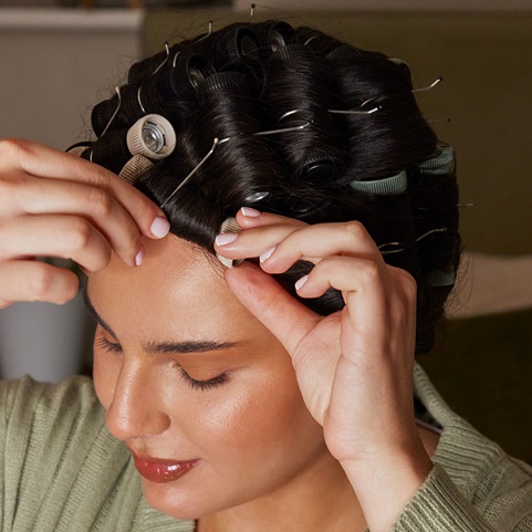 H5750NAmodelrolledhair