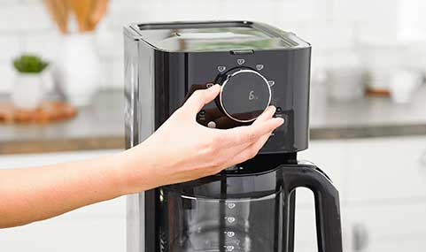 Black + Decker CM4200SC Programmable Coffee Maker with 12 Cup Capacity,  Stainless Steel 