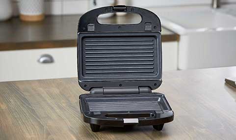 https://s7cdn.spectrumbrands.com/~/media/SmallAppliancesUS/Black%20and%20Decker/Product%20Page/cooking%20appliances/waffle%20makers/WM2000SD/Extended%20Content/WM2000SD_SupFeat_4_NonstickPlates.jpg