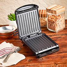 2-Serving Classic Plate Electric Indoor Grill and Panini Press, Black, GRS040B