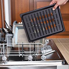 Easy-to-clean parts go right into the dishwasher.